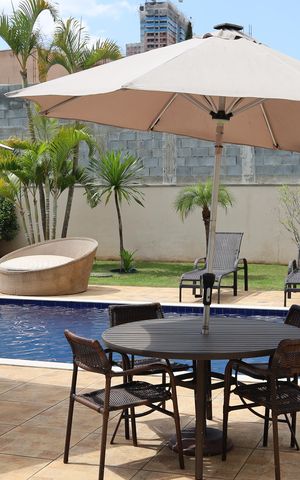 Casa de condomínio à venda com 364m², 3 quartos e 6 vagas Casa de condomínio à venda com 364m², 3 quartos e 6 vagasPiscina