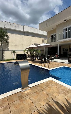 Casa de condomínio à venda com 364m², 3 quartos e 6 vagas Casa de condomínio à venda com 364m², 3 quartos e 6 vagasPiscina