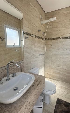 Casa de condomínio à venda com 364m², 3 quartos e 6 vagas Casa de condomínio à venda com 364m², 3 quartos e 6 vagasBanheiro da Piscina