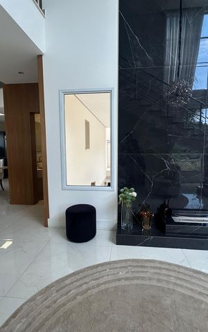 Casa de condomínio à venda com 364m², 3 quartos e 6 vagas Casa de condomínio à venda com 364m², 3 quartos e 6 vagasLareira
