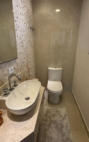 Casa de condomínio à venda com 364m², 3 quartos e 6 vagas Casa de condomínio à venda com 364m², 3 quartos e 6 vagasLavabo