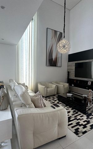 Casa de condomínio à venda com 364m², 3 quartos e 6 vagas Casa de condomínio à venda com 364m², 3 quartos e 6 vagasSala