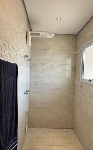 Casa de condomínio à venda com 364m², 3 quartos e 6 vagas Casa de condomínio à venda com 364m², 3 quartos e 6 vagasBanheiro da Suíte 1