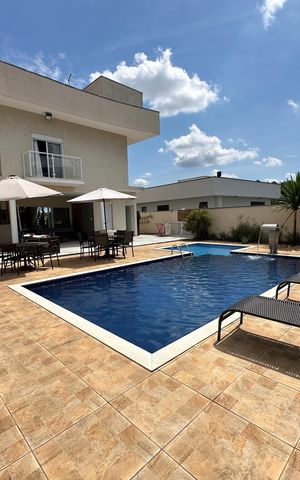 Casa de condomínio à venda com 364m², 3 quartos e 6 vagas Casa de condomínio à venda com 364m², 3 quartos e 6 vagasPiscina