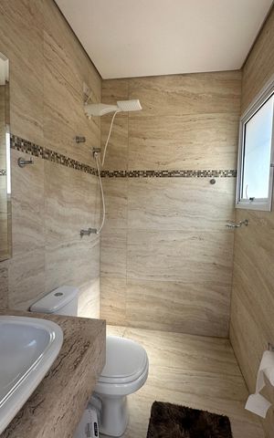 Casa de condomínio à venda com 364m², 3 quartos e 6 vagas Casa de condomínio à venda com 364m², 3 quartos e 6 vagasBanheiro da Piscina