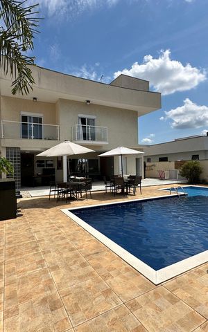 Casa de condomínio à venda com 364m², 3 quartos e 6 vagas Casa de condomínio à venda com 364m², 3 quartos e 6 vagasPiscina