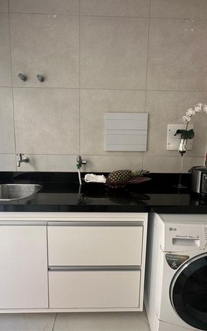 Casa de condomínio à venda com 364m², 3 quartos e 6 vagas Casa de condomínio à venda com 364m², 3 quartos e 6 vagasÁrea de Serviço