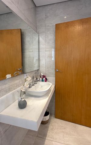 Casa de condomínio à venda com 364m², 3 quartos e 6 vagas Casa de condomínio à venda com 364m², 3 quartos e 6 vagasBanheiro da Suíte 1