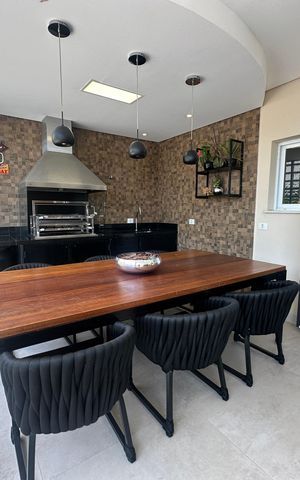 Casa de condomínio à venda com 364m², 3 quartos e 6 vagas Casa de condomínio à venda com 364m², 3 quartos e 6 vagasChurrasqueira