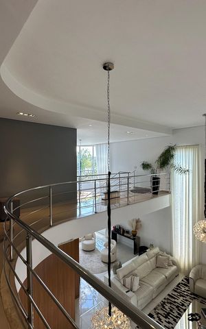 Casa de condomínio à venda com 364m², 3 quartos e 6 vagas Casa de condomínio à venda com 364m², 3 quartos e 6 vagasCorredor
