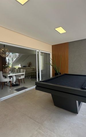 Casa de condomínio à venda com 364m², 3 quartos e 6 vagas Casa de condomínio à venda com 364m², 3 quartos e 6 vagasVaranda da Sala