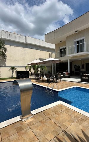 Casa de condomínio à venda com 364m², 3 quartos e 6 vagas Casa de condomínio à venda com 364m², 3 quartos e 6 vagasPiscina