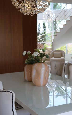 Casa de condomínio à venda com 364m², 3 quartos e 6 vagas Casa de condomínio à venda com 364m², 3 quartos e 6 vagasSala de Jantar