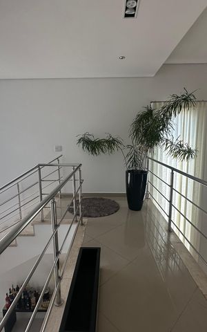 Casa de condomínio à venda com 364m², 3 quartos e 6 vagas Casa de condomínio à venda com 364m², 3 quartos e 6 vagasHall social