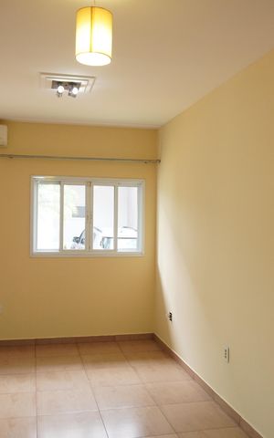 Casa de condomínio à venda com 78m², 2 quartos e 1 vagaSala