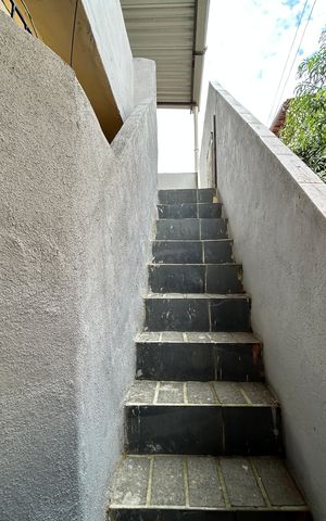 Casa para alugar com 50m², 1 quarto e sem vagaEscada