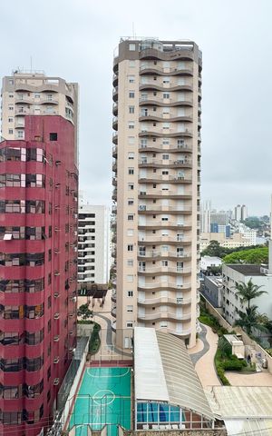 Apartamento à venda com 134m², 3 quartos e 3 vagas Apartamento à venda com 134m², 3 quartos e 3 vagasVista - Sacada