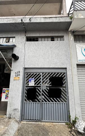 Casa para alugar com 81m², 2 quartos e 1 vaga Casa para alugar com 81m², 2 quartos e 1 vagaFachada