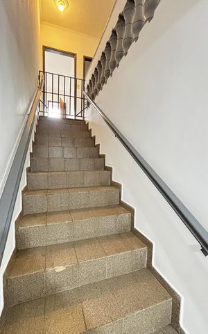 Casa para alugar com 160m², 3 quartos e 1 vaga Casa para alugar com 160m², 3 quartos e 1 vagaEscada