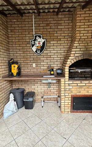 Casa de condomínio à venda com 166m², 3 quartos e 2 vagasChurrasqueira