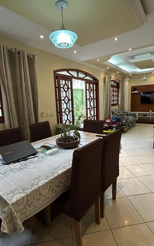 Casa de condomínio à venda com 166m², 3 quartos e 2 vagasSala