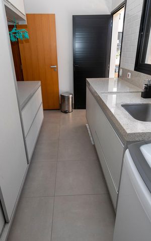 Casa de condomínio à venda com 504m², 3 quartos e 4 vagasÁREA DE SERVIÇO