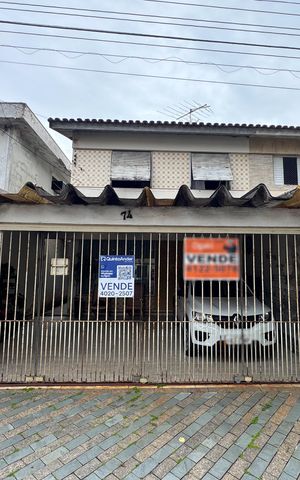 Casa à venda com 137m², 3 quartos e 2 vagas Casa à venda com 137m², 3 quartos e 2 vagasFachada