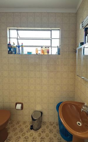 Casa à venda com 137m², 3 quartos e 2 vagas Casa à venda com 137m², 3 quartos e 2 vagasBanheiro Social 2