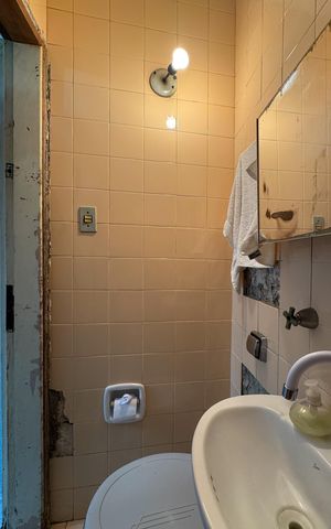 Casa à venda com 137m², 3 quartos e 2 vagas Casa à venda com 137m², 3 quartos e 2 vagasBanheiro Social 1