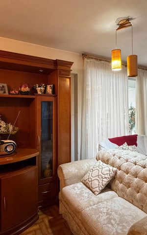 Casa à venda com 137m², 3 quartos e 2 vagas Casa à venda com 137m², 3 quartos e 2 vagasSala