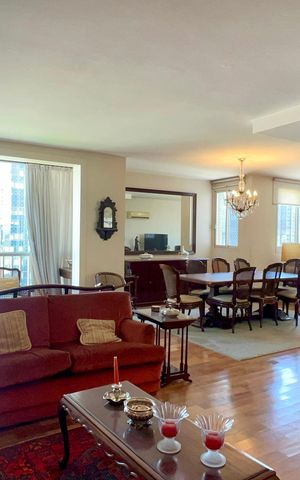 Apartamento à venda com 226m², 3 quartos e 1 vaga Apartamento à venda com 226m², 3 quartos e 1 vagaSala