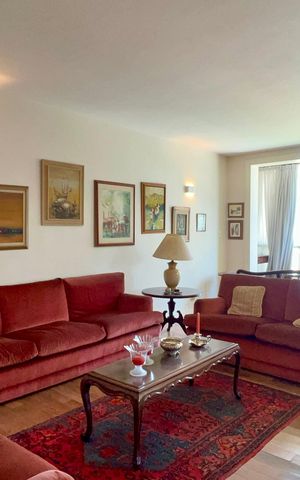 Apartamento à venda com 226m², 3 quartos e 1 vaga Apartamento à venda com 226m², 3 quartos e 1 vagaSala