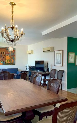 Apartamento à venda com 226m², 3 quartos e 1 vaga Apartamento à venda com 226m², 3 quartos e 1 vagaSala de Jantar