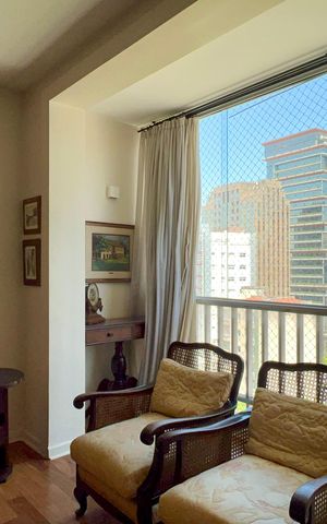 Apartamento à venda com 226m², 3 quartos e 1 vaga Apartamento à venda com 226m², 3 quartos e 1 vagaSala