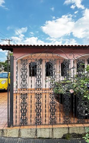 Casa para alugar com 200m², 4 quartos e 8 vagas Casa para alugar com 200m², 4 quartos e 8 vagasFachada