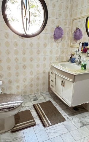 Casa para alugar com 200m², 4 quartos e 8 vagas Casa para alugar com 200m², 4 quartos e 8 vagasBanheiro da Suíte
