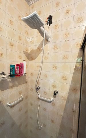 Casa para alugar com 200m², 4 quartos e 8 vagas Casa para alugar com 200m², 4 quartos e 8 vagasBanheiro