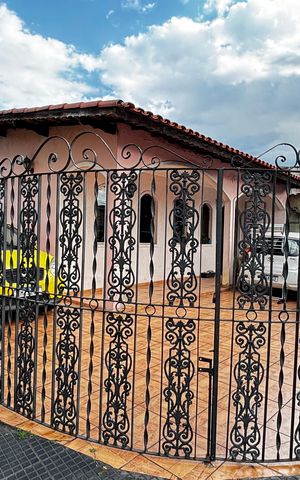 Casa para alugar com 200m², 4 quartos e 8 vagas Casa para alugar com 200m², 4 quartos e 8 vagasFachada