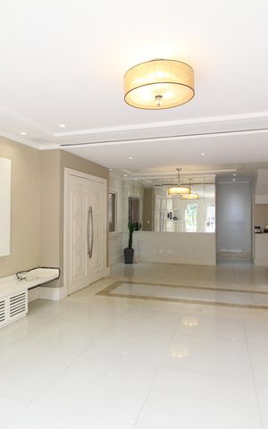 Casa de condomínio à venda com 475m², 4 quartos e 4 vagasSala