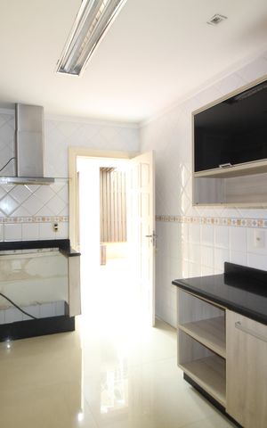 Casa de condomínio à venda com 475m², 4 quartos e 4 vagasCozinha