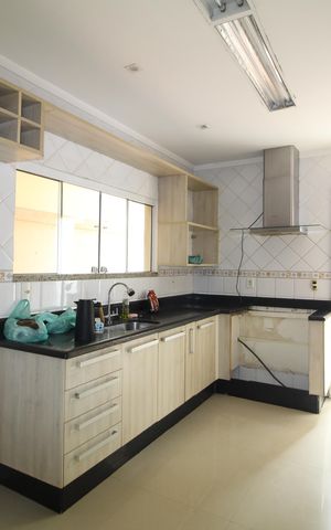 Casa de condomínio à venda com 475m², 4 quartos e 4 vagasCozinha