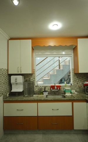 Casa à venda com 232m², 3 quartos e 2 vagasCozinha 