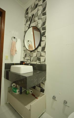 Casa à venda com 232m², 3 quartos e 2 vagasBanheiro Social 