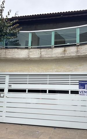 Casa à venda com 232m², 3 quartos e 2 vagas Casa à venda com 232m², 3 quartos e 2 vagasFachada