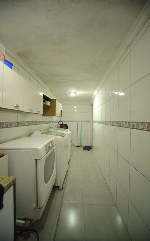 Casa à venda com 232m², 3 quartos e 2 vagasÁrea de Serviço