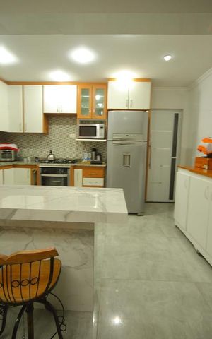 Casa à venda com 232m², 3 quartos e 2 vagasCopa/Cozinha 
