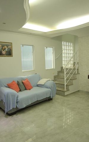 Casa à venda com 232m², 3 quartos e 2 vagasSala