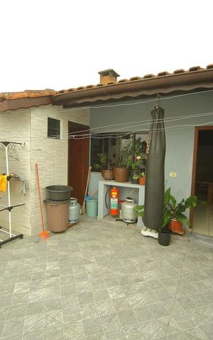 Casa à venda com 232m², 3 quartos e 2 vagasÁrea de Serviço