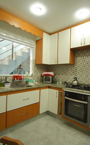 Casa à venda com 232m², 3 quartos e 2 vagasCozinha 