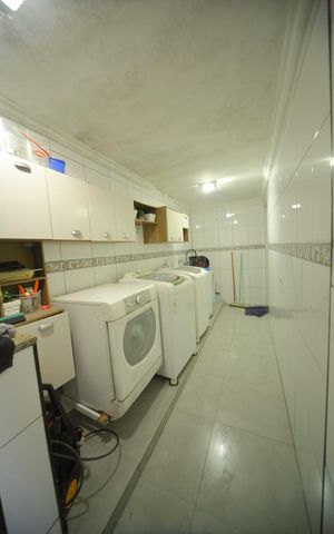 Casa à venda com 232m², 3 quartos e 2 vagasÁrea de Serviço